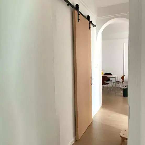 Gaisa sliežu bīdāmās durvis