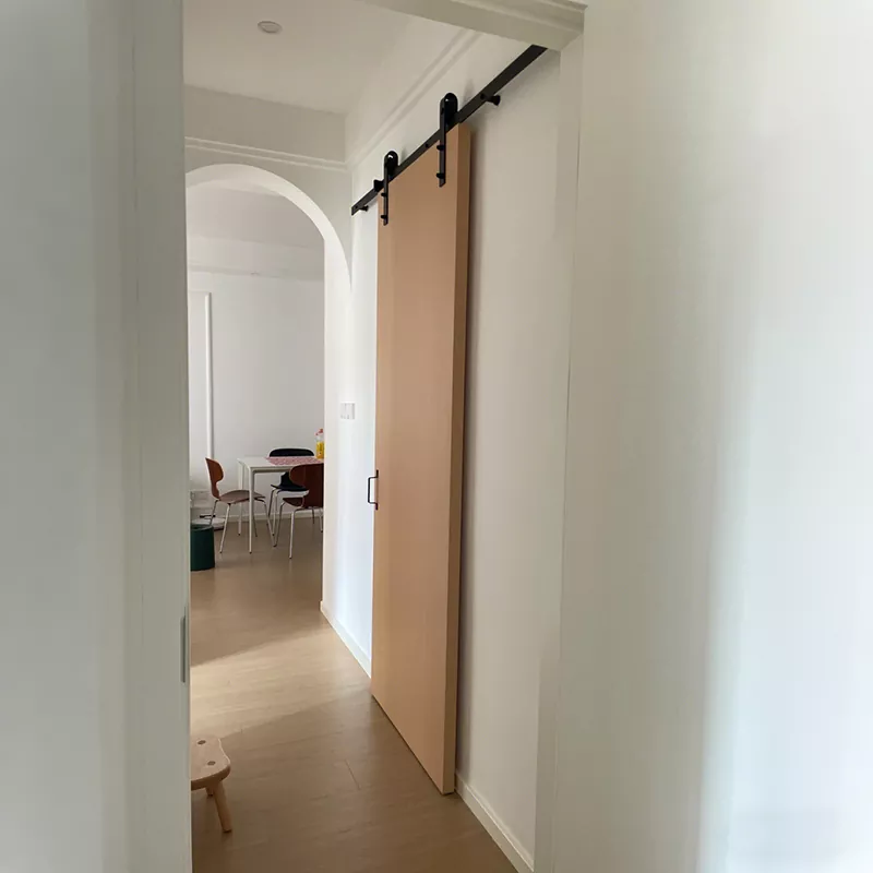 Gaisa sliežu bīdāmās durvis